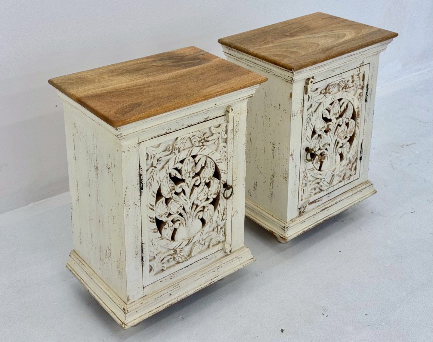 Cabinets for bed