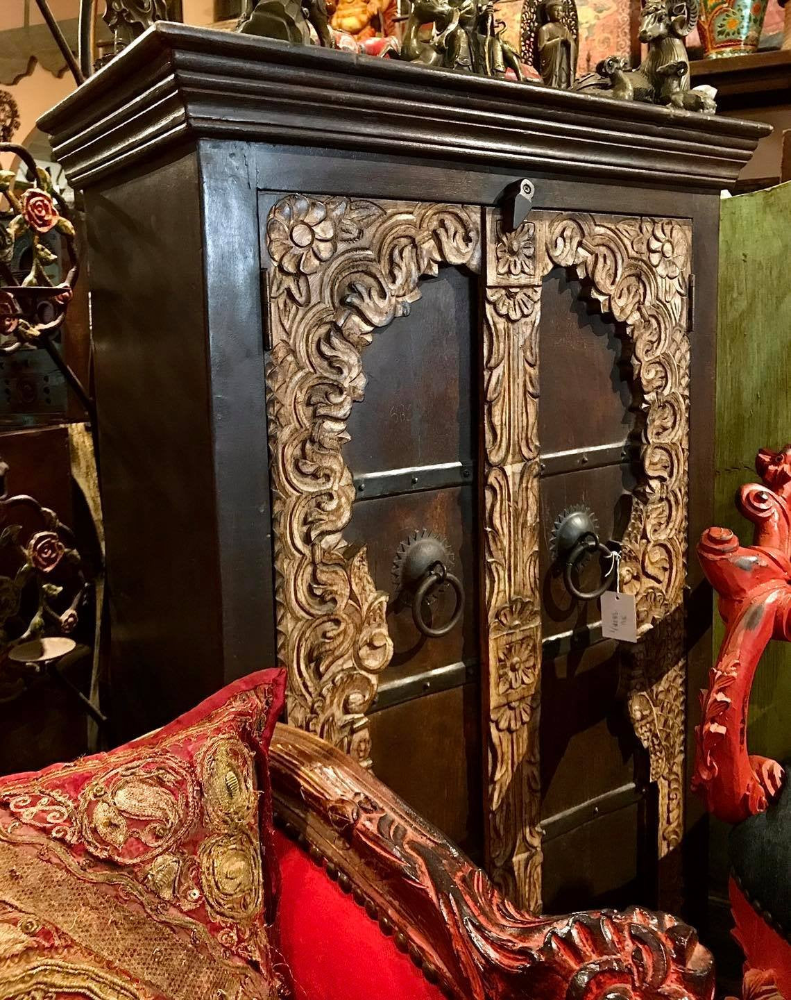 Hand carving cabinet