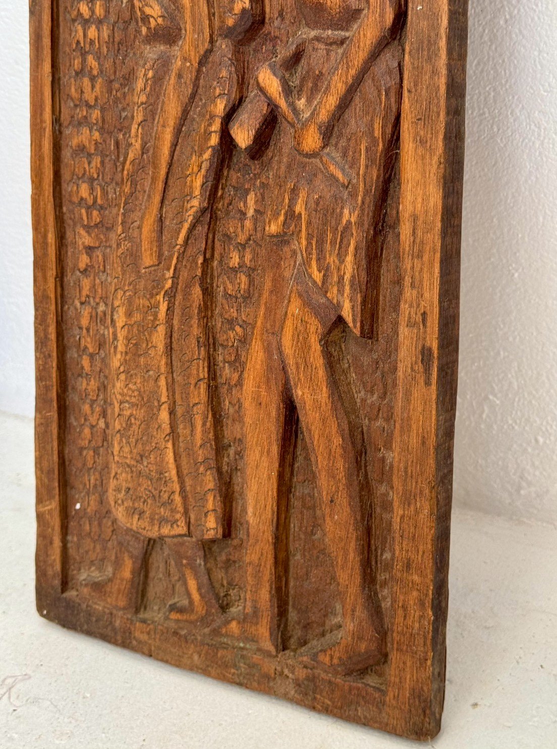 Native Carved Wood Panel – Hand-Carved Tribal Figures Wooden Panel with Rustic Patina W22 x D3 x H64 cm