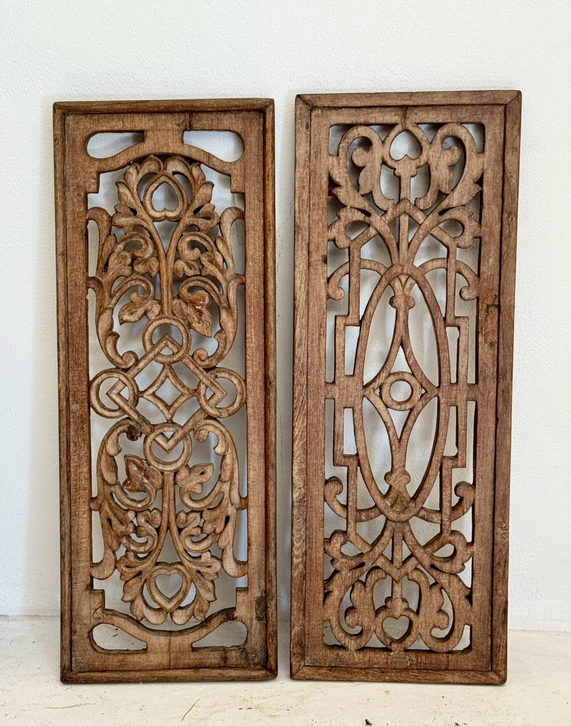 Jali Open Work Carving Panel – Hand-Carved Jali Panel with Floral Lattice & Arched Borders W30 x D3 x H81 cm