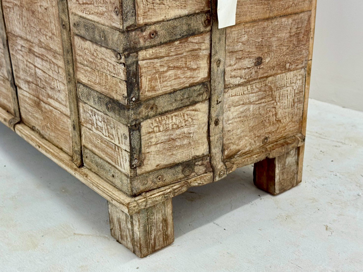 Era Antique Wooden Trunk – Rustic Wooden Storage Box with Hinged Lid and Iron Hardware W163 x D46 x H98 cm.