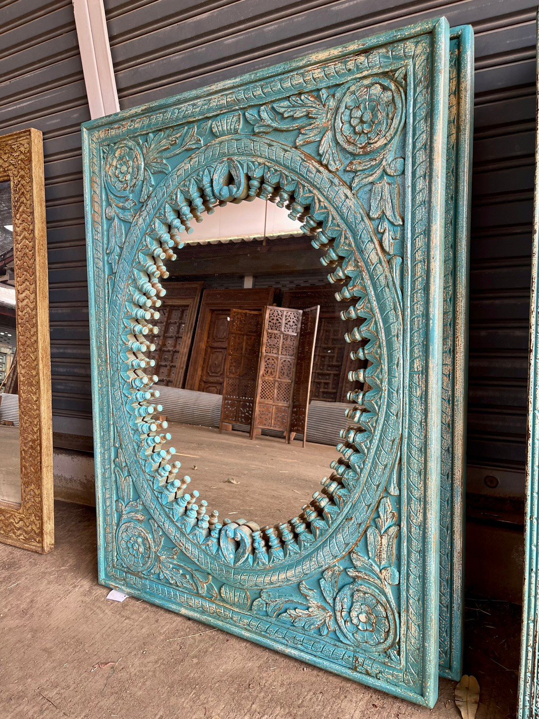 Oval mirror frame
