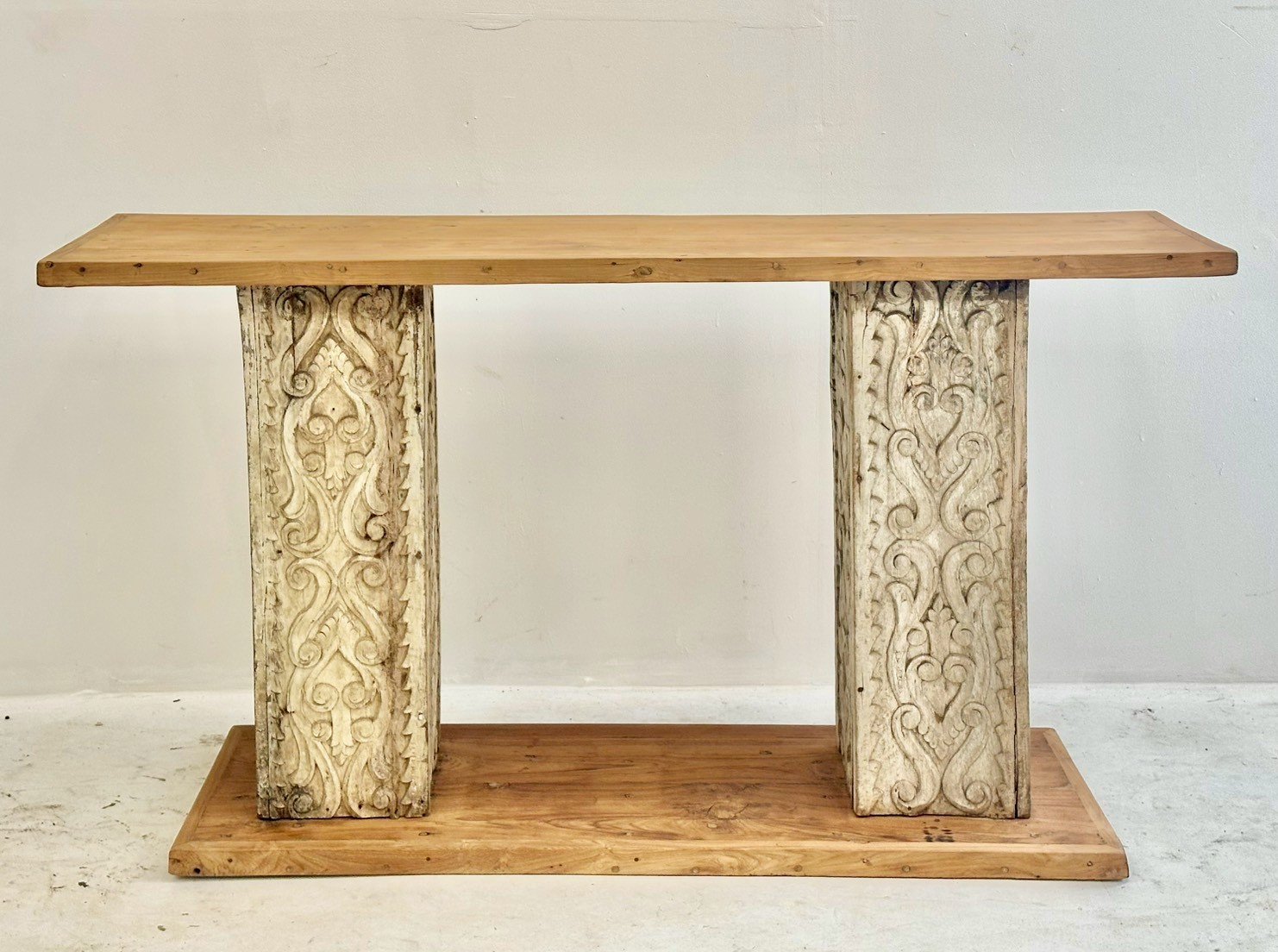 Square leg console