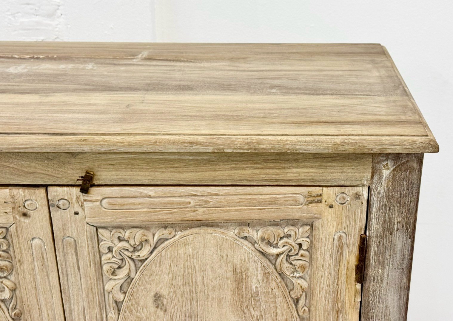Aethel Cabinet – Four-Door Cabinet with Open Bottom Shelving, Distressed Oval Panel Frames, Weathered Bleached Whitewashed Finish, W189 x D41 x H124 cm - RIVO HOMES