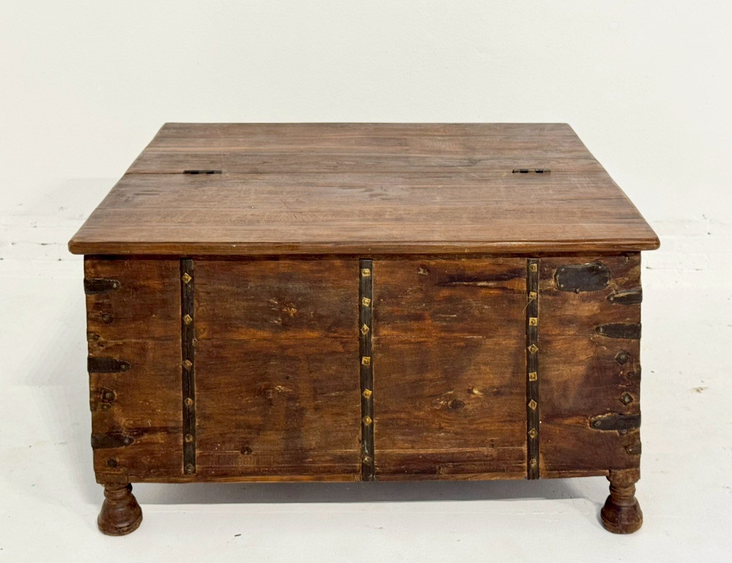 Antique Wooden Box Coffee Table – Wooden Box Coffee Table with Storage W86 x D76 x H47 cm - RIVO HOMES