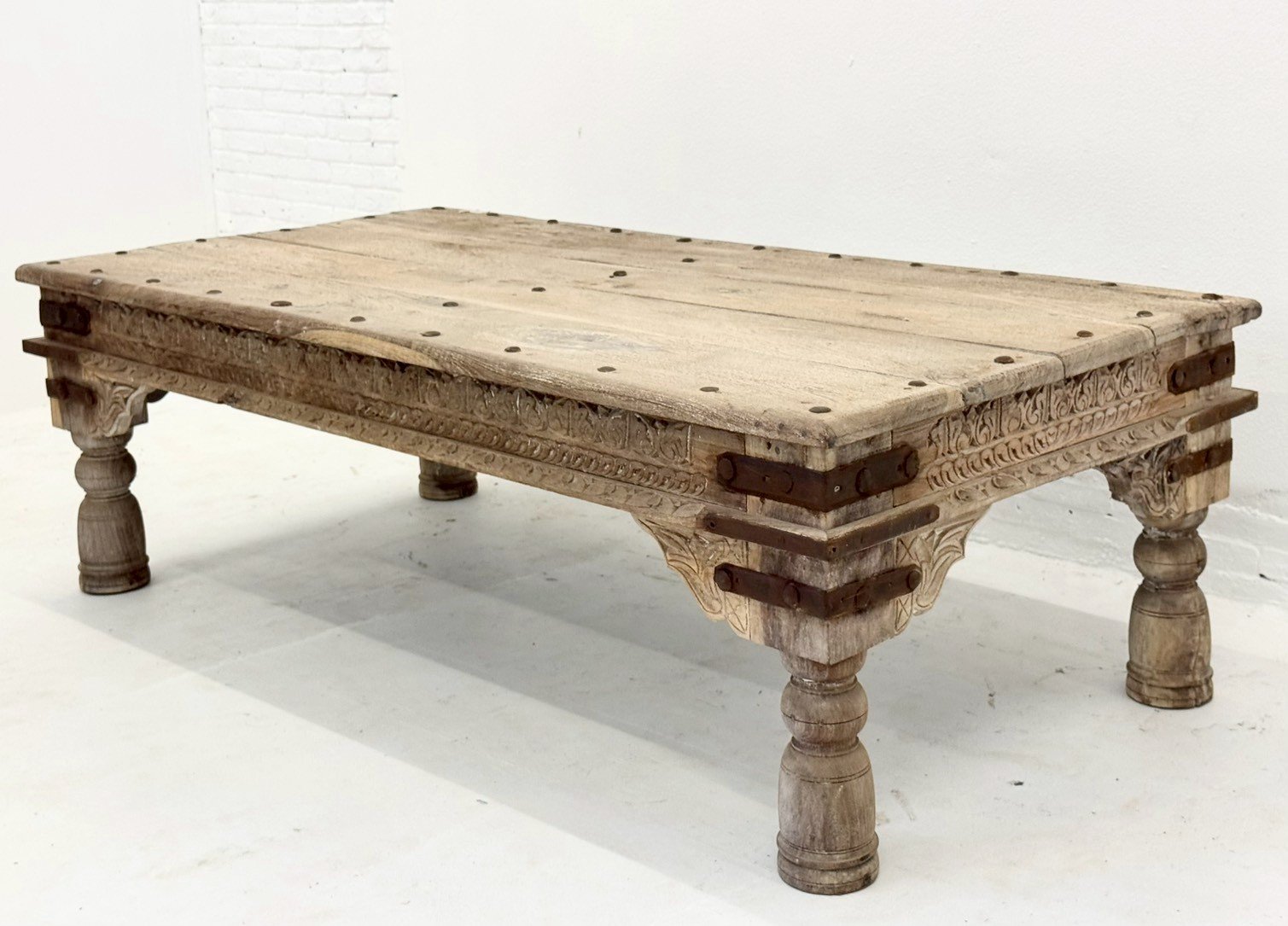 antique coffee tables for homes