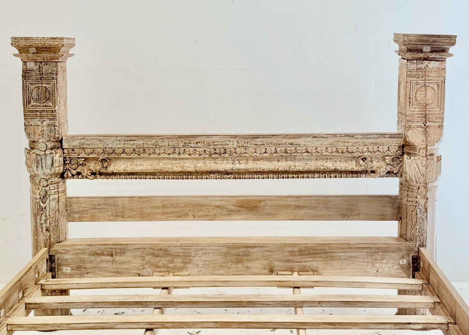 antique style bed