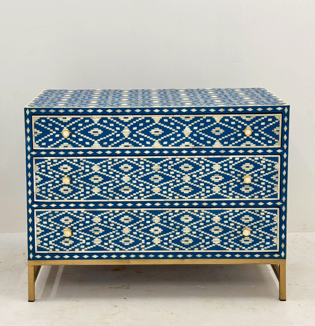Blue Pearl Bone Inlay Chest – Chest of Drawers with Blue Mosaic Inlay and Metal Base W107 x D51 x H83 cm - RIVO HOMES