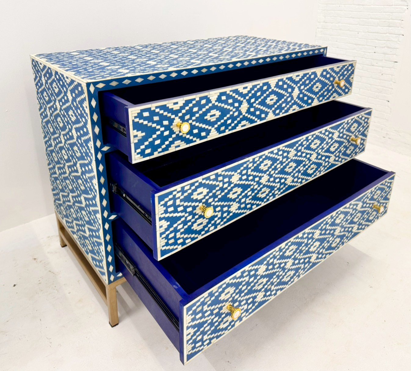 Blue Pearl Bone Inlay Chest – Chest of Drawers with Blue Mosaic Inlay and Metal Base W107 x D51 x H83 cm - RIVO HOMES