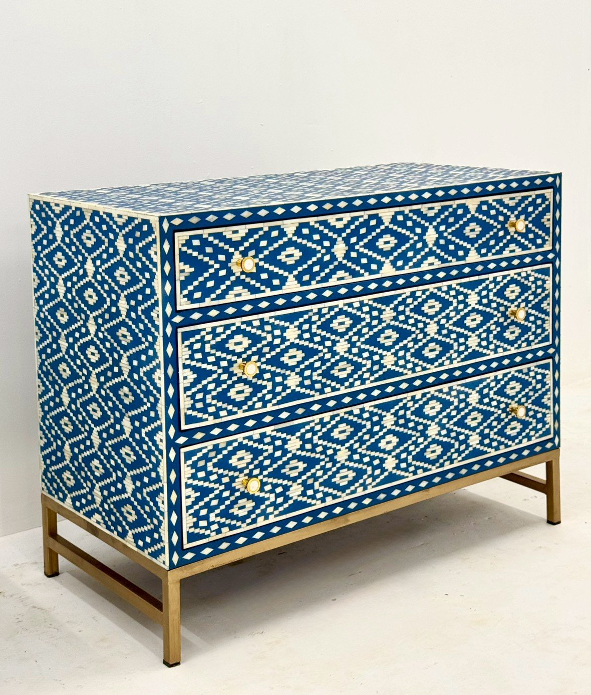 Blue Pearl Bone Inlay Chest – Chest of Drawers with Blue Mosaic Inlay and Metal Base W107 x D51 x H83 cm - RIVO HOMES
