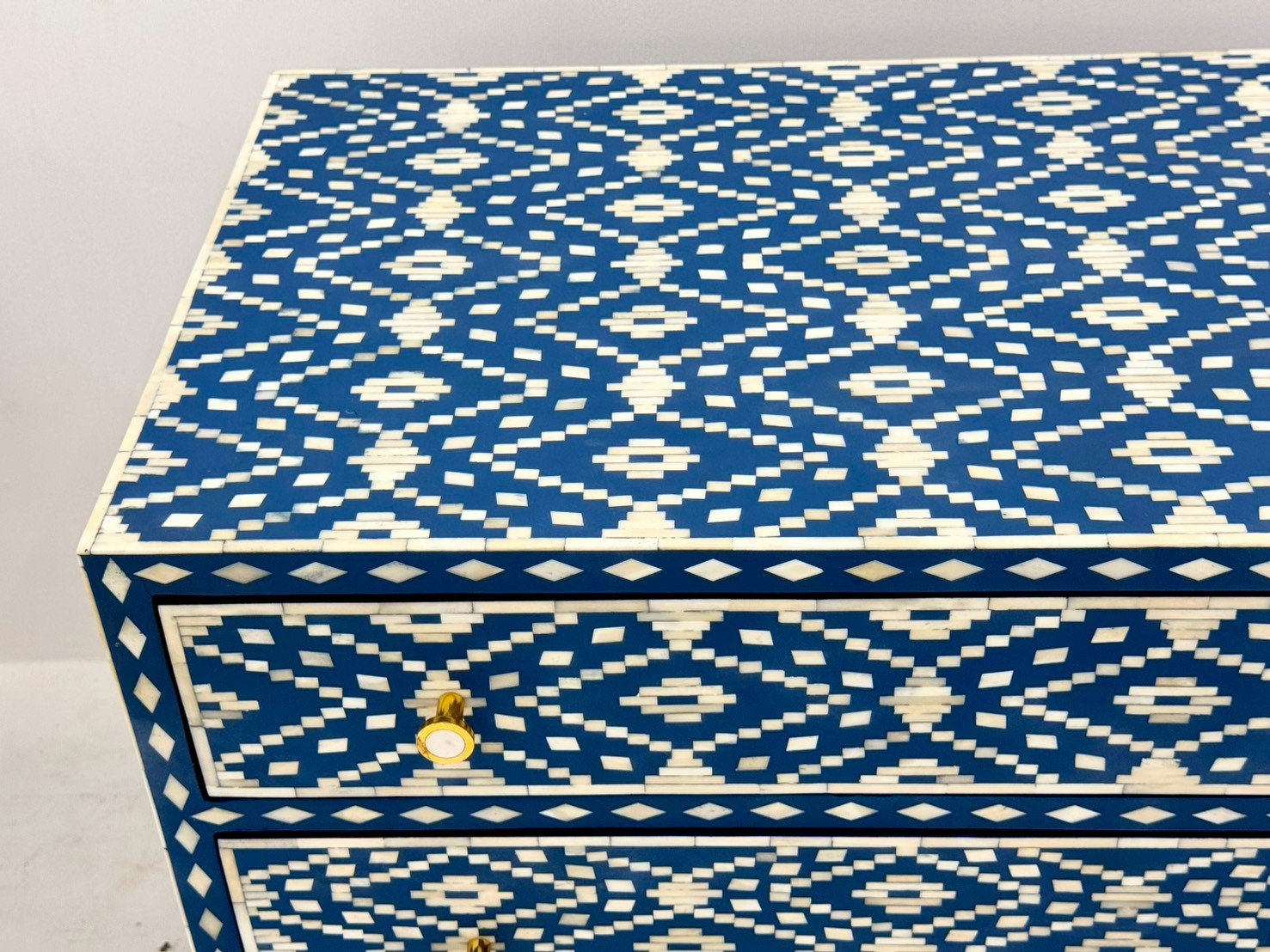 Blue Pearl Bone Inlay Chest – Chest of Drawers with Blue Mosaic Inlay and Metal Base W107 x D51 x H83 cm - RIVO HOMES