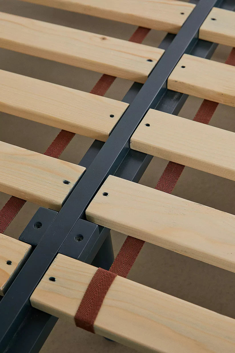 bobbin detailing bed