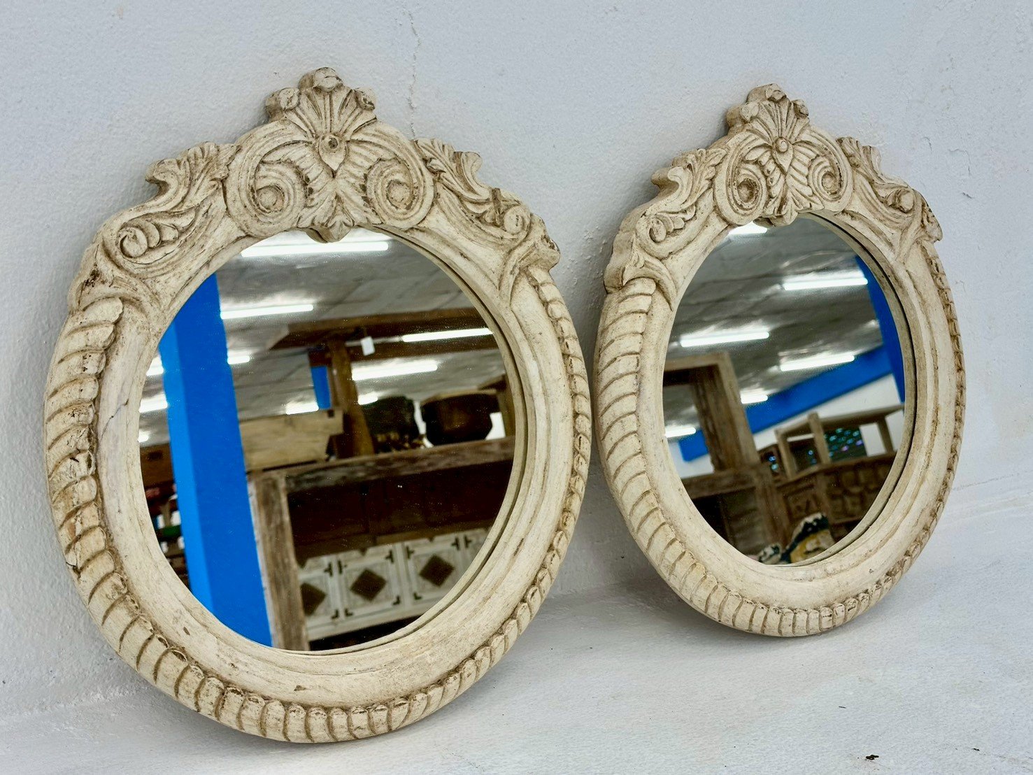 Braided Circular Wooden Frame Mirror – Carved Mirror Frames in Distressed White W39 x D3 x H44 cm - RIVO HOMES