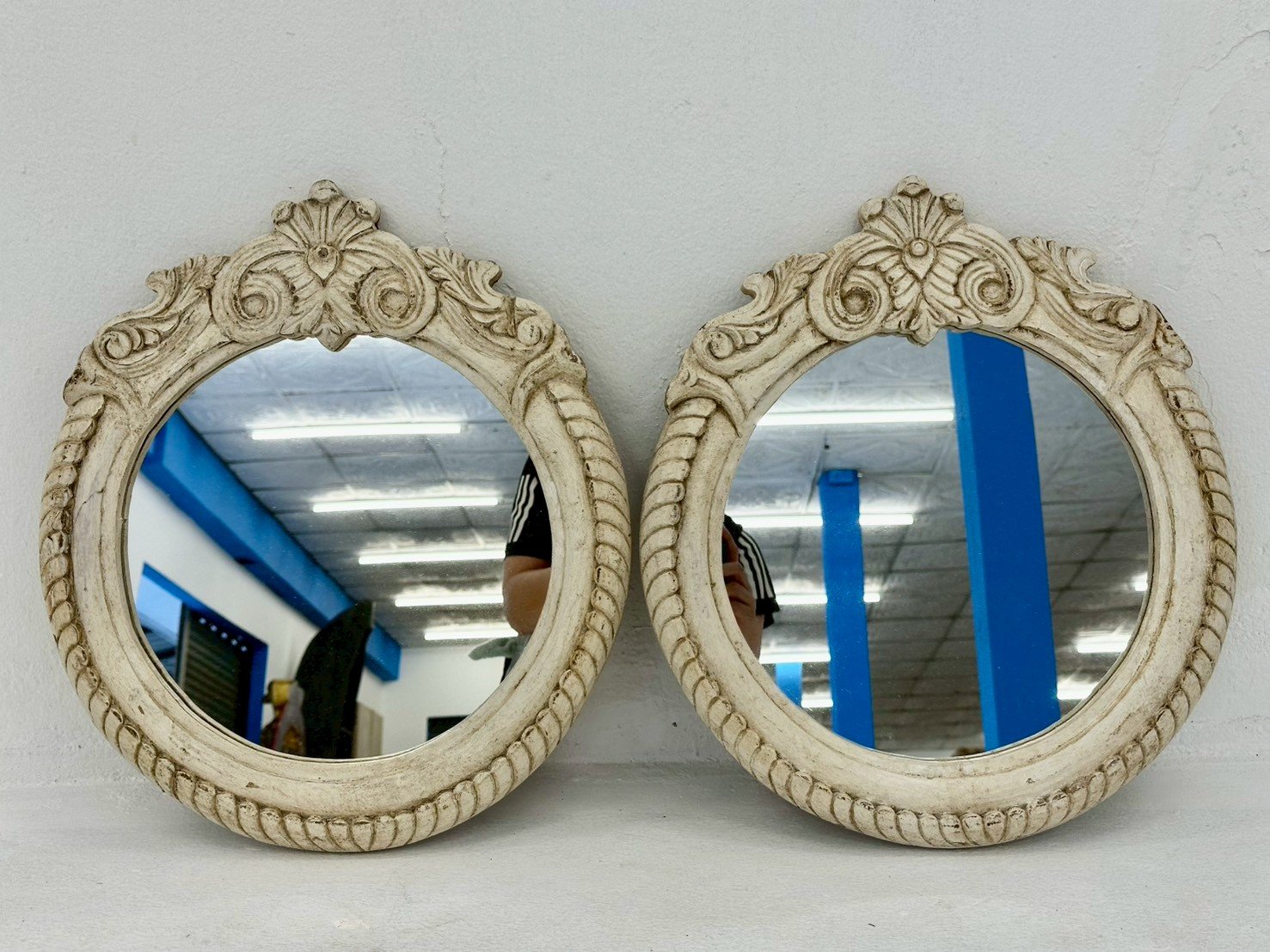 Braided Circular Wooden Frame Mirror – Carved Mirror Frames in Distressed White W39 x D3 x H44 cm - RIVO HOMES
