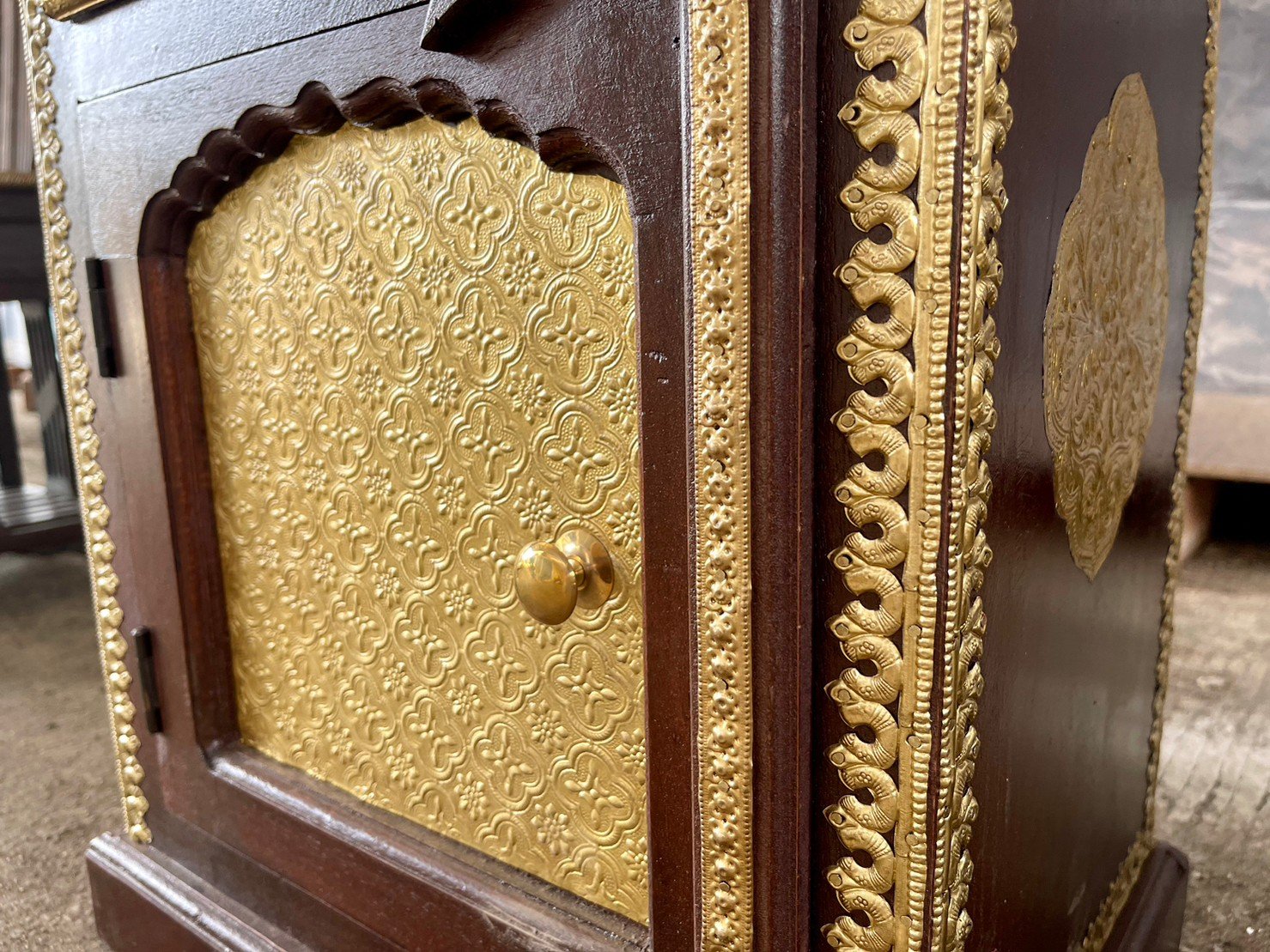  brass accent furniture