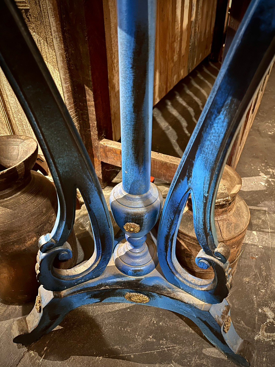 brass trim table