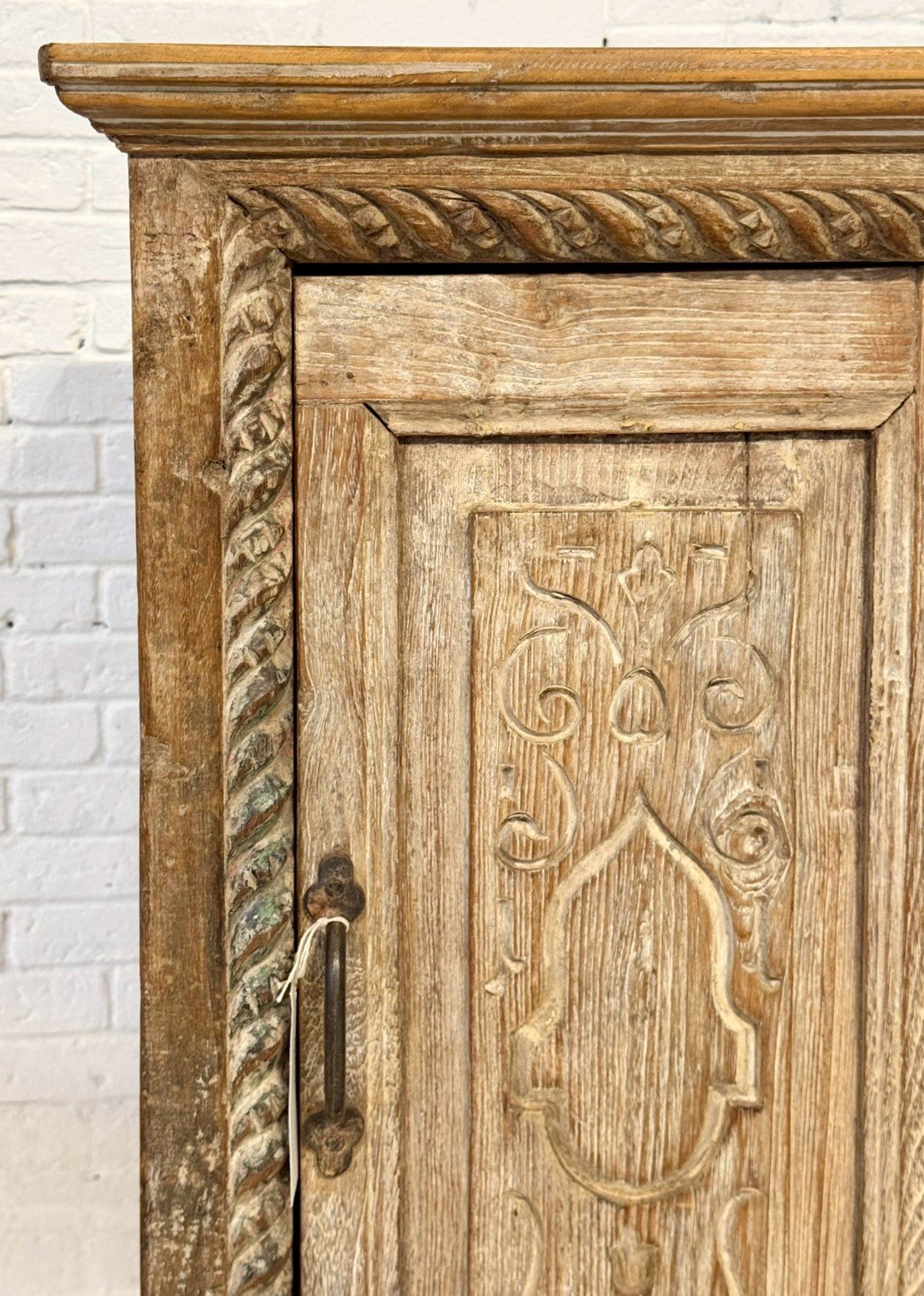 Cabinet One Door Bedside – Storage Bedside with Carved Door and Rope Detail W47 x D29 x H82 cm - RIVO HOMES