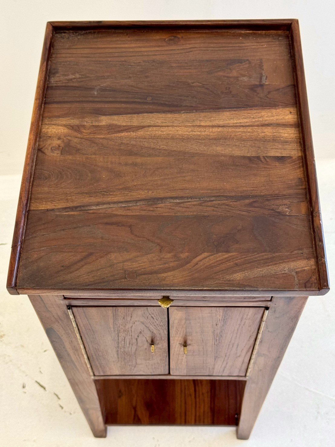 cabinet side tables