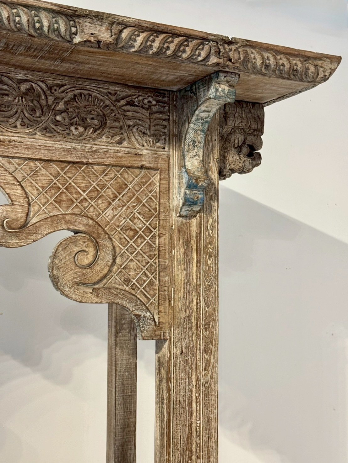 Canopy Carved Bench – High Roof Bench with Traditional Indian Design W179 x D73 x H210 cm - RIVO HOMES