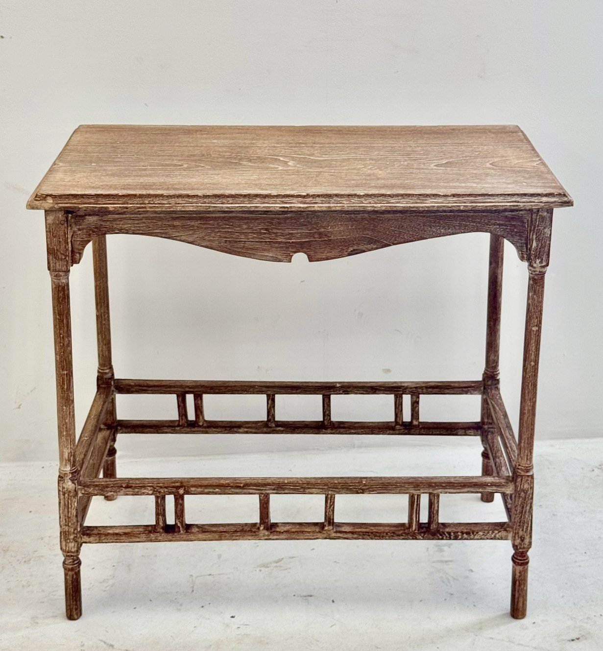 Carved Apron Wooden Table – Carved Apron Table with Lattice Shelf and Weathered Finish W75 x D42 x H70 cm - RIVO HOMES