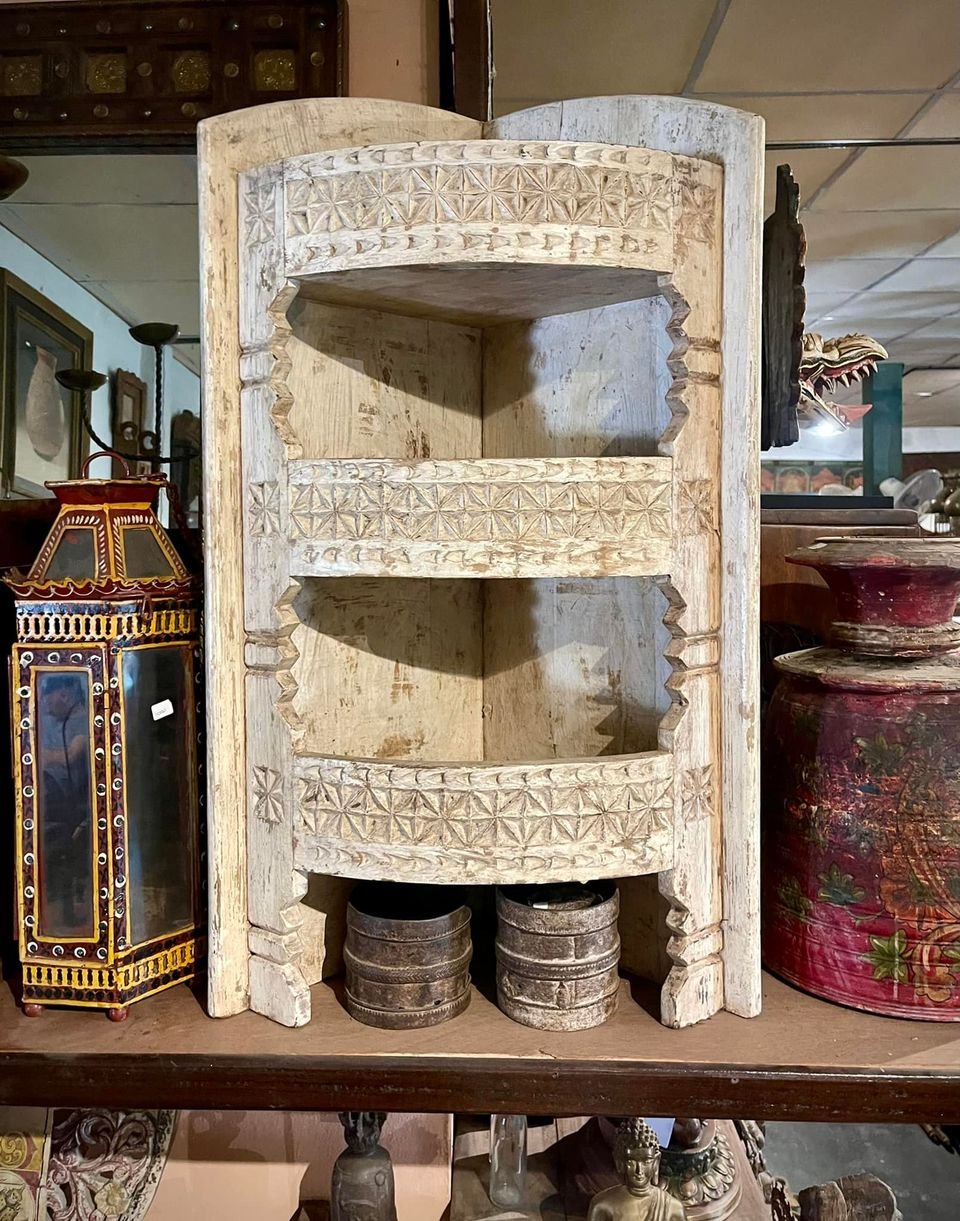 Corner Carved White Rack – Carved Wooden Mini Rack with Distressed White Finish W45 x D33 x H77 cm. - RIVO HOMES
