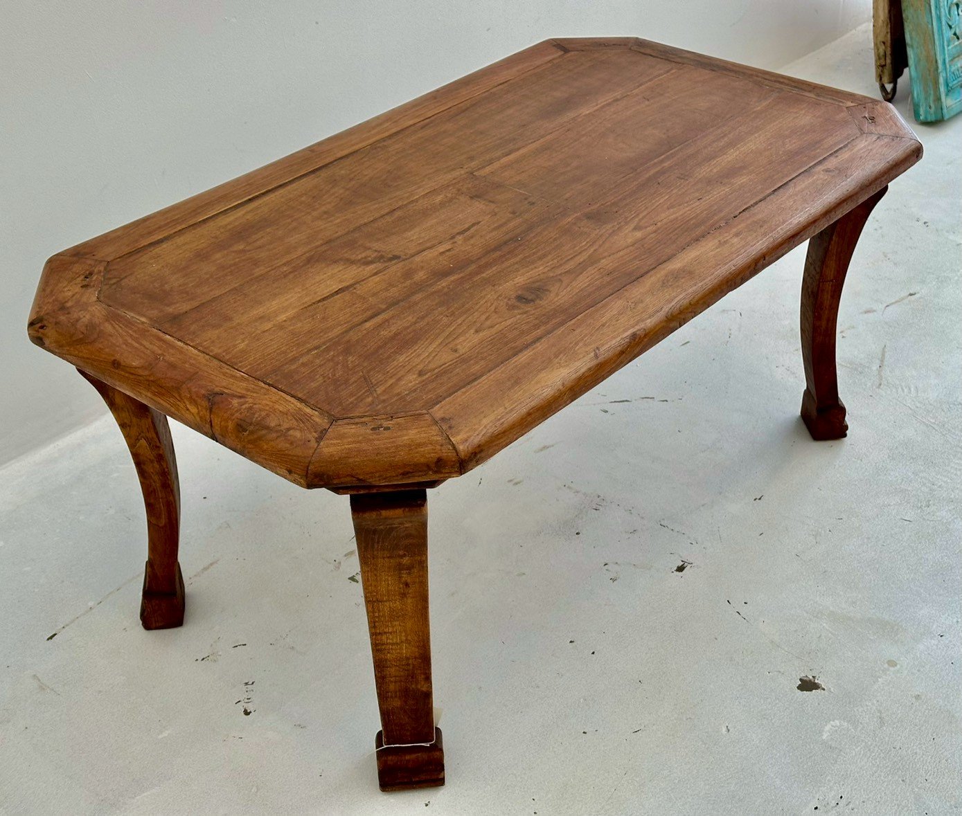 Curved Leg Coffee Table – Solid Wood Coffee Center Table with Cabriole Legs W106 x D59 x H46 cm - RIVO HOMES