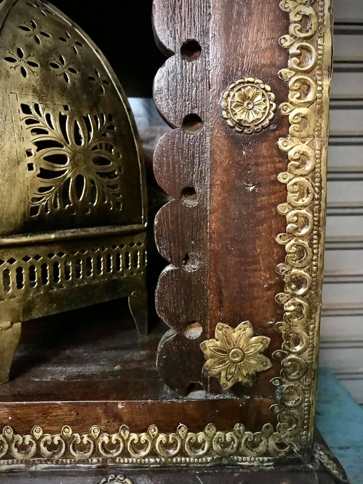 display brass wooden cabinets