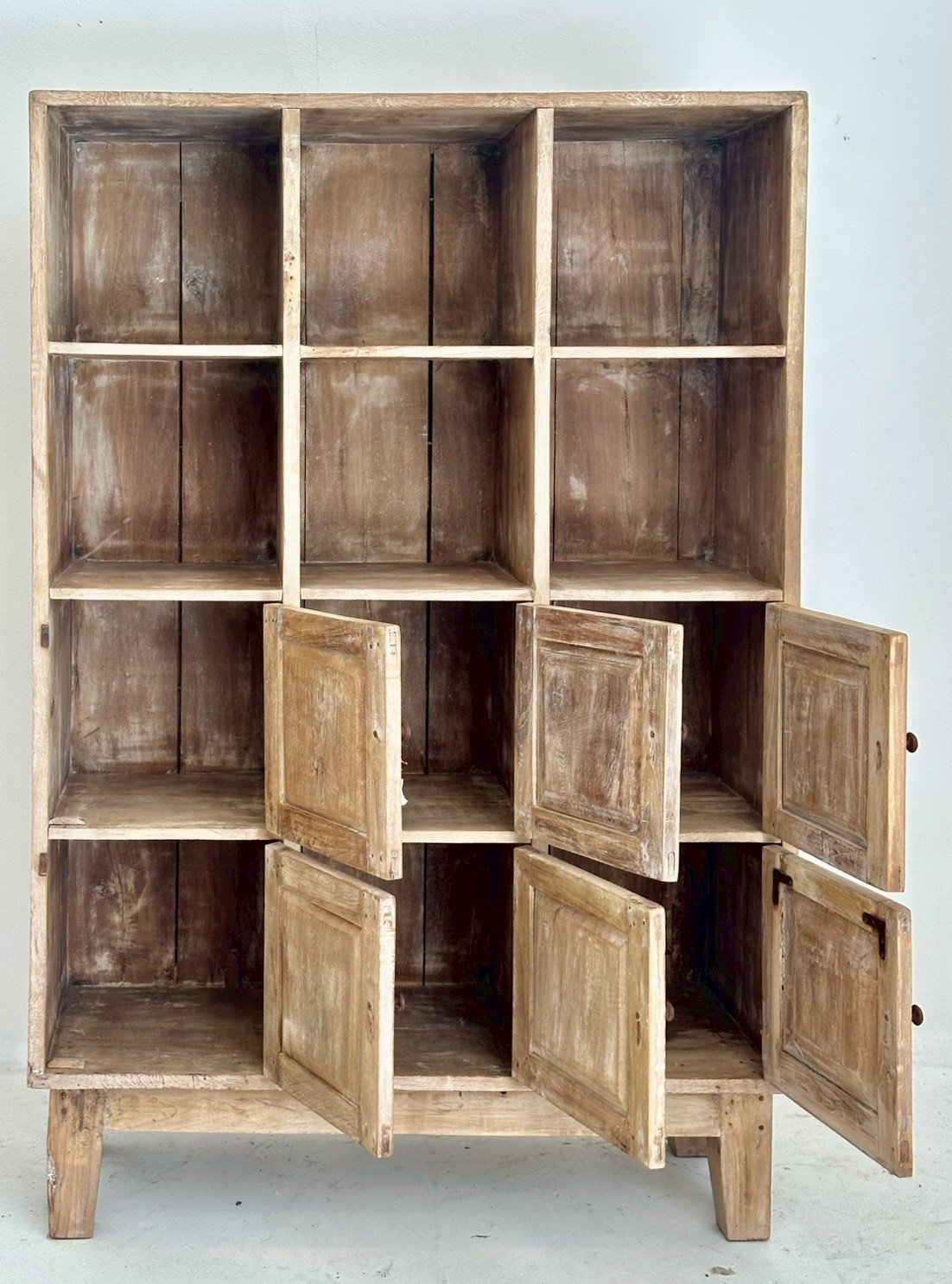 display cabinet