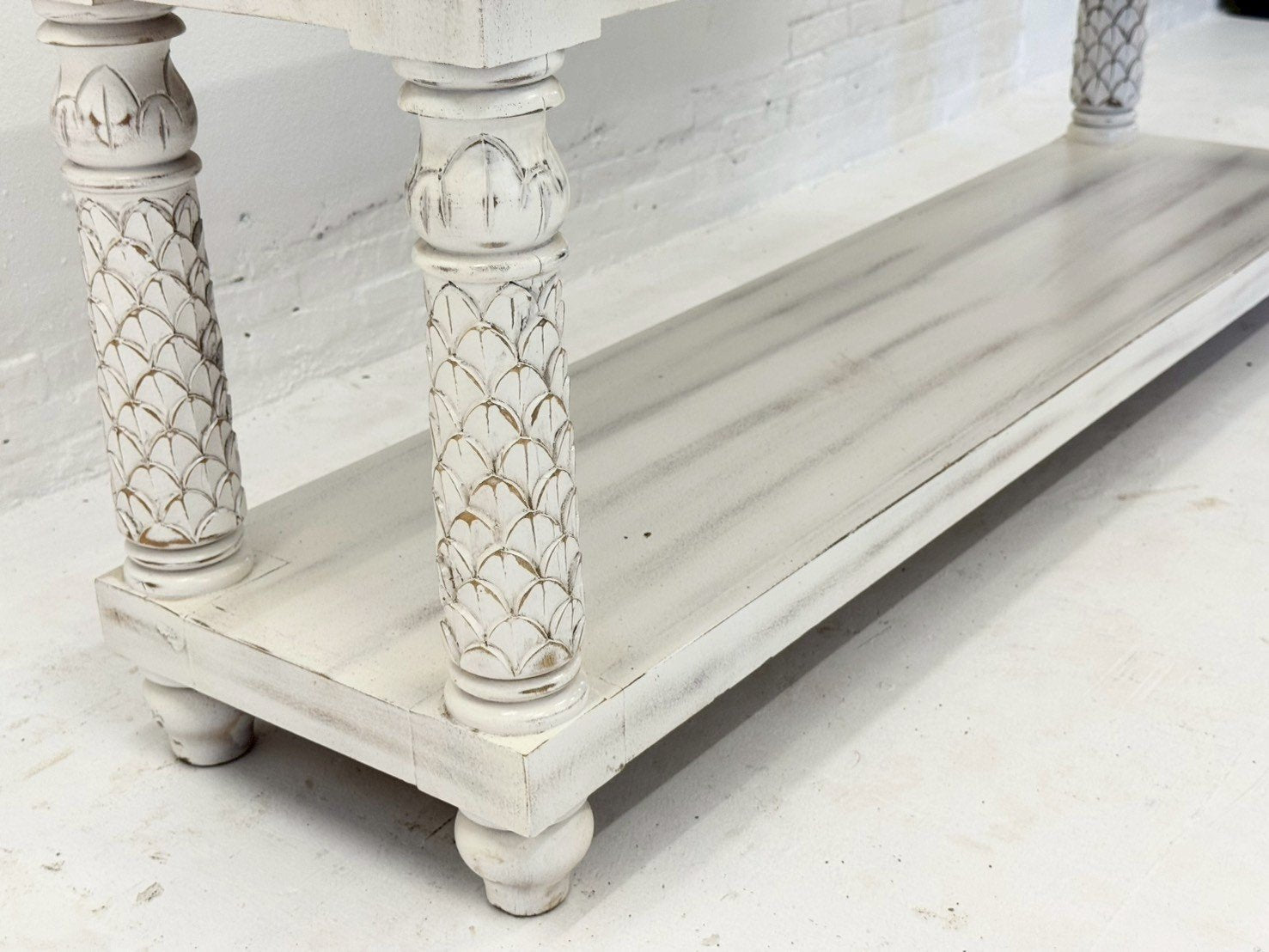 Dual Tone Console Table – White Console Table with Dark Wood Top and Lattice Drawers W150 x D40 x H75 cm - RIVO HOMES