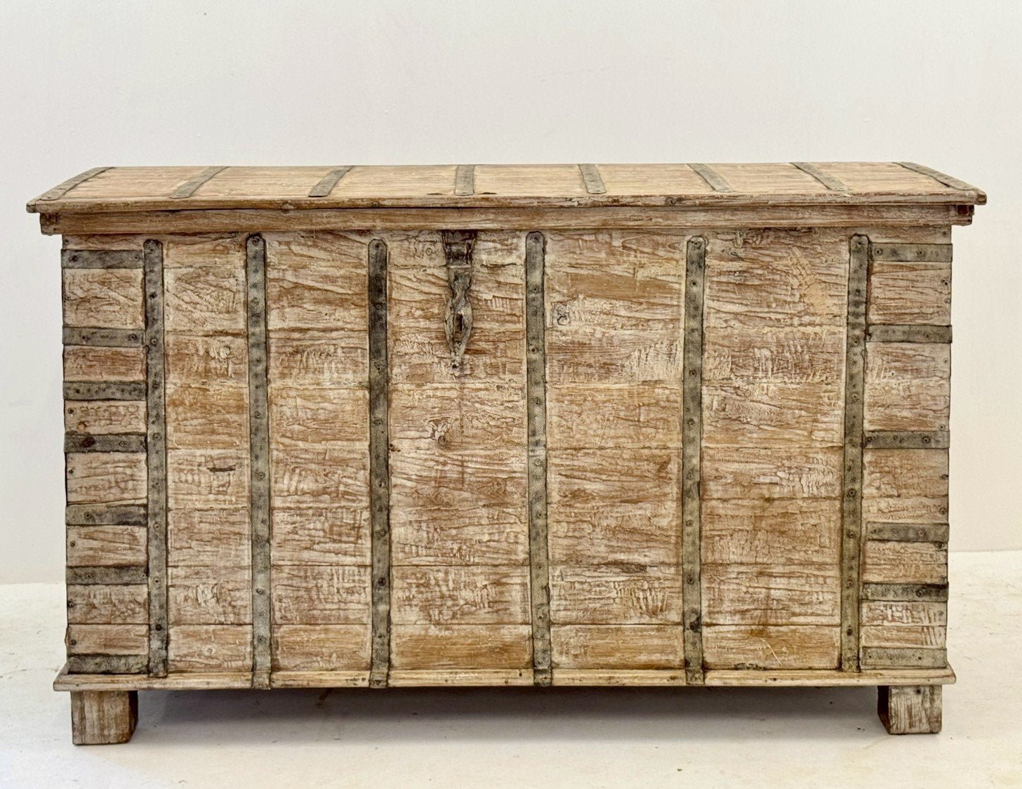 Era Antique Wooden Trunk – Rustic Wooden Storage Box with Hinged Lid and Iron Hardware W163 x D46 x H98 cm. - RIVO HOMES