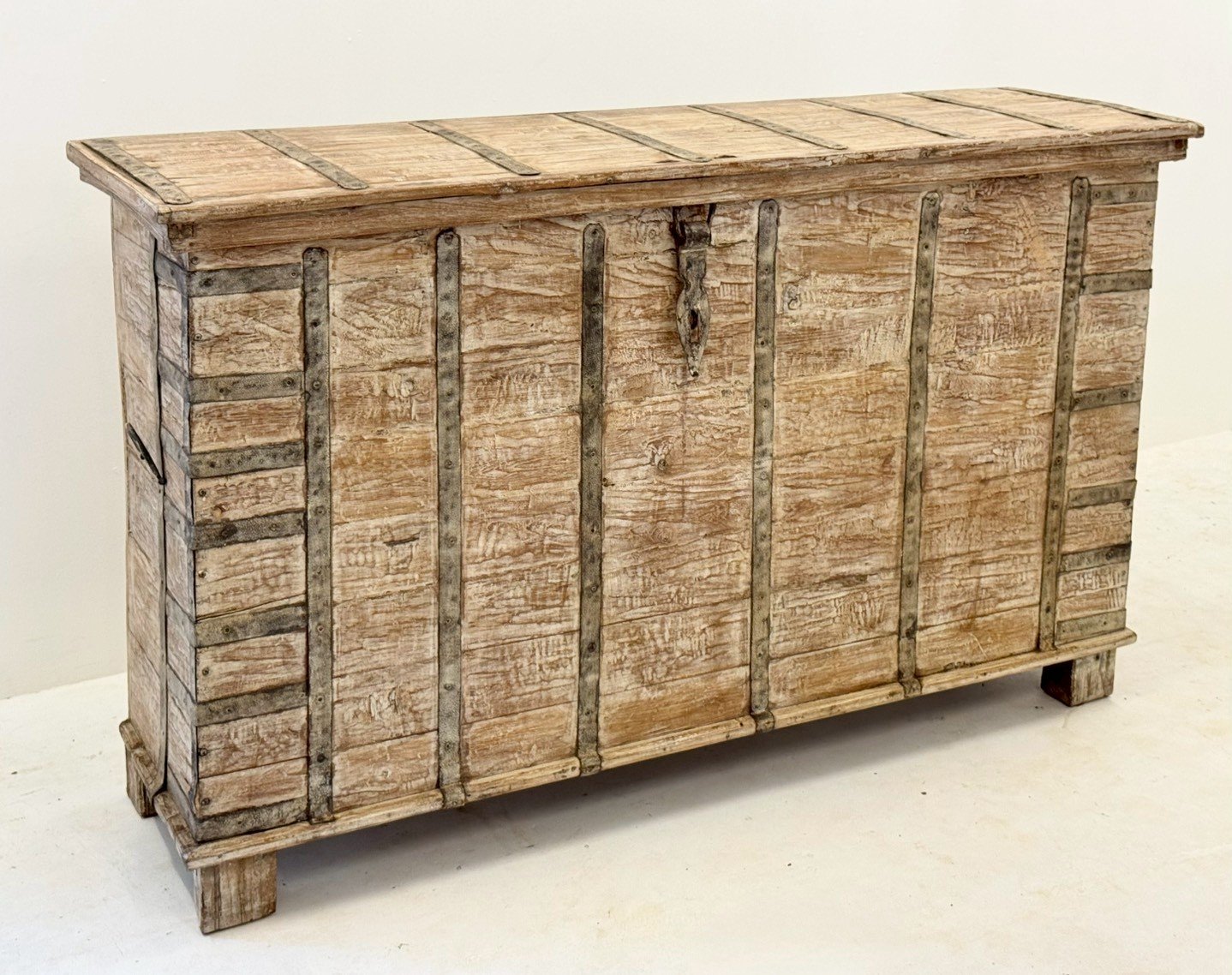 Era Antique Wooden Trunk – Rustic Wooden Storage Box with Hinged Lid and Iron Hardware W163 x D46 x H98 cm. - RIVO HOMES