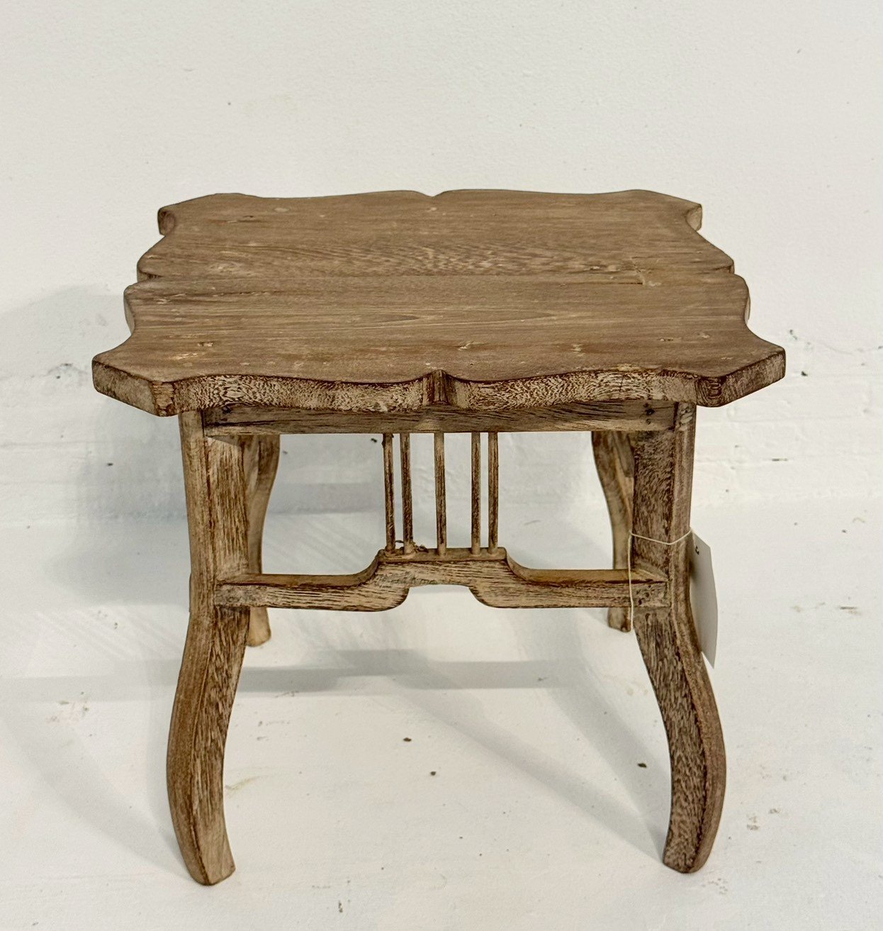 Farmhouse Side Table – Hand Carved Side table with Scalloped Vintage Top W45 x D45 x H40 cm - RIVO HOMES