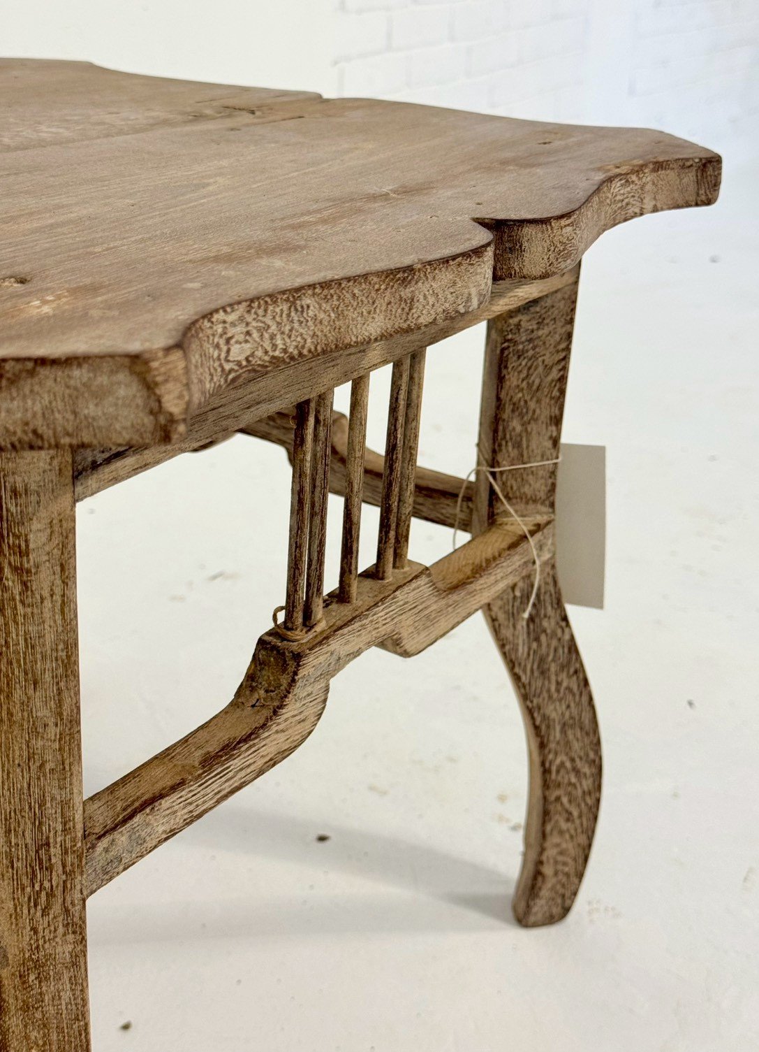 Farmhouse Side Table – Hand Carved Side table with Scalloped Vintage Top W45 x D45 x H40 cm - RIVO HOMES