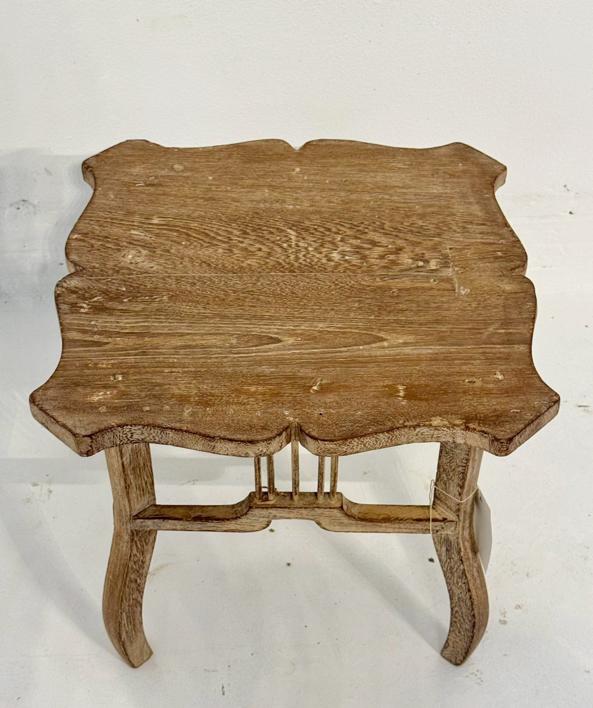 Farmhouse Side Table – Hand Carved Side table with Scalloped Vintage Top W45 x D45 x H40 cm - RIVO HOMES