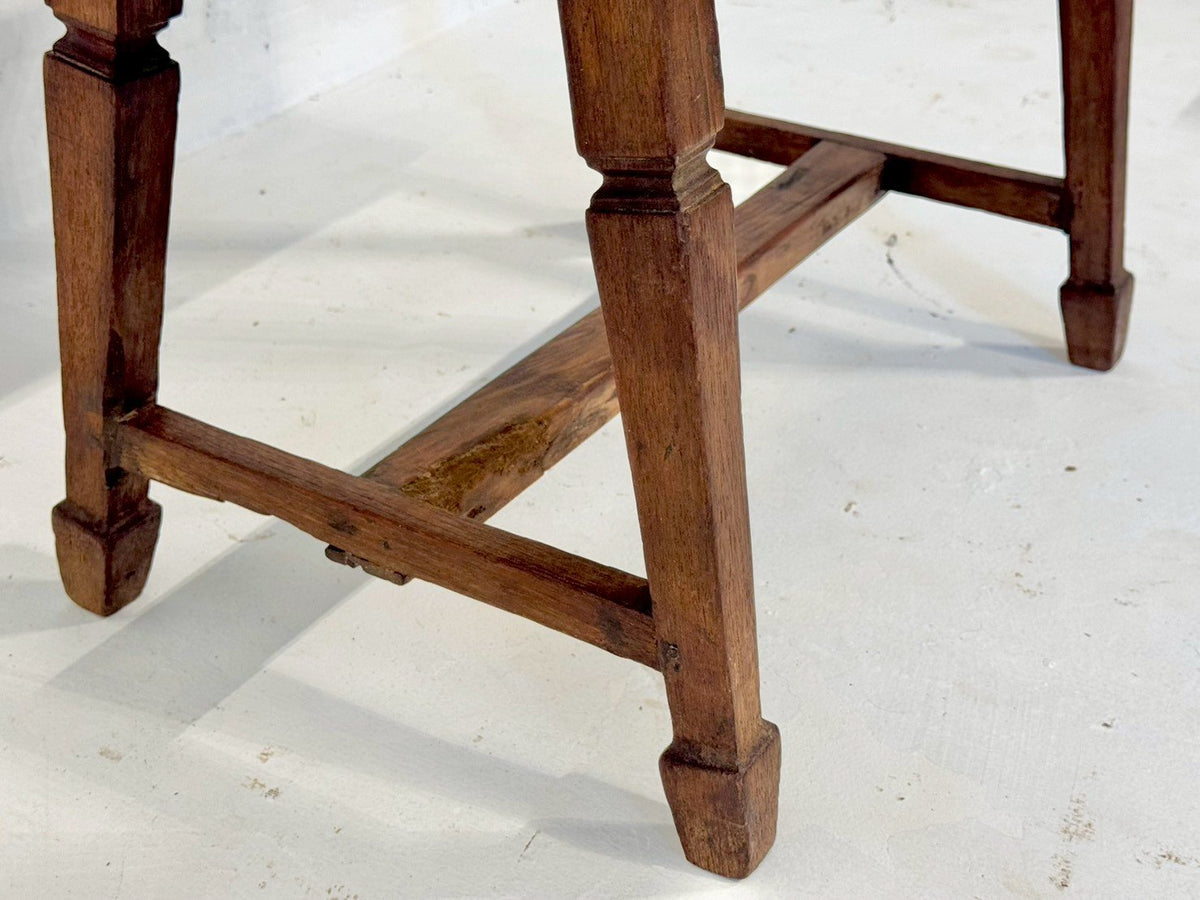 Formal Wooden Side Table – Wood Side Table with Classic Turned Legs W69 x D36 x H49 cm - RIVO HOMES