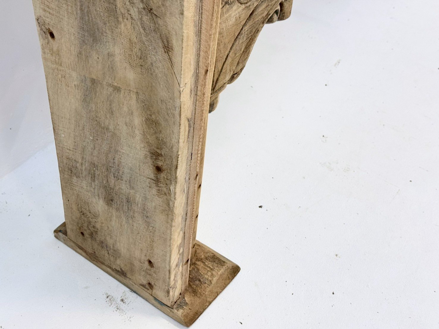 Gilhor Antique Console Table 320 cm – Extra-Long Solid Wood Console with Weathered Light-Washed Finish, Block Legs, Dark Iron Ring Accents, Rustic Architectural Design for Entryways & Grand Corridors - RIVO HOMES