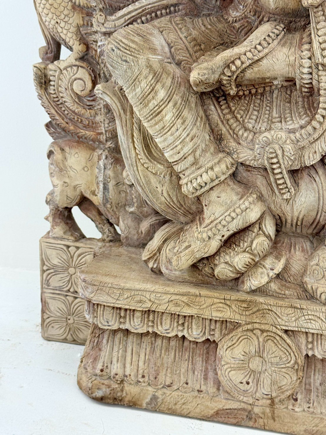 Goddess Lakshmi Hand Carved Statue – Wooden Lakshmi Statue for Mandir and Pooja W64 x D17 x 97 cm - RIVO HOMES