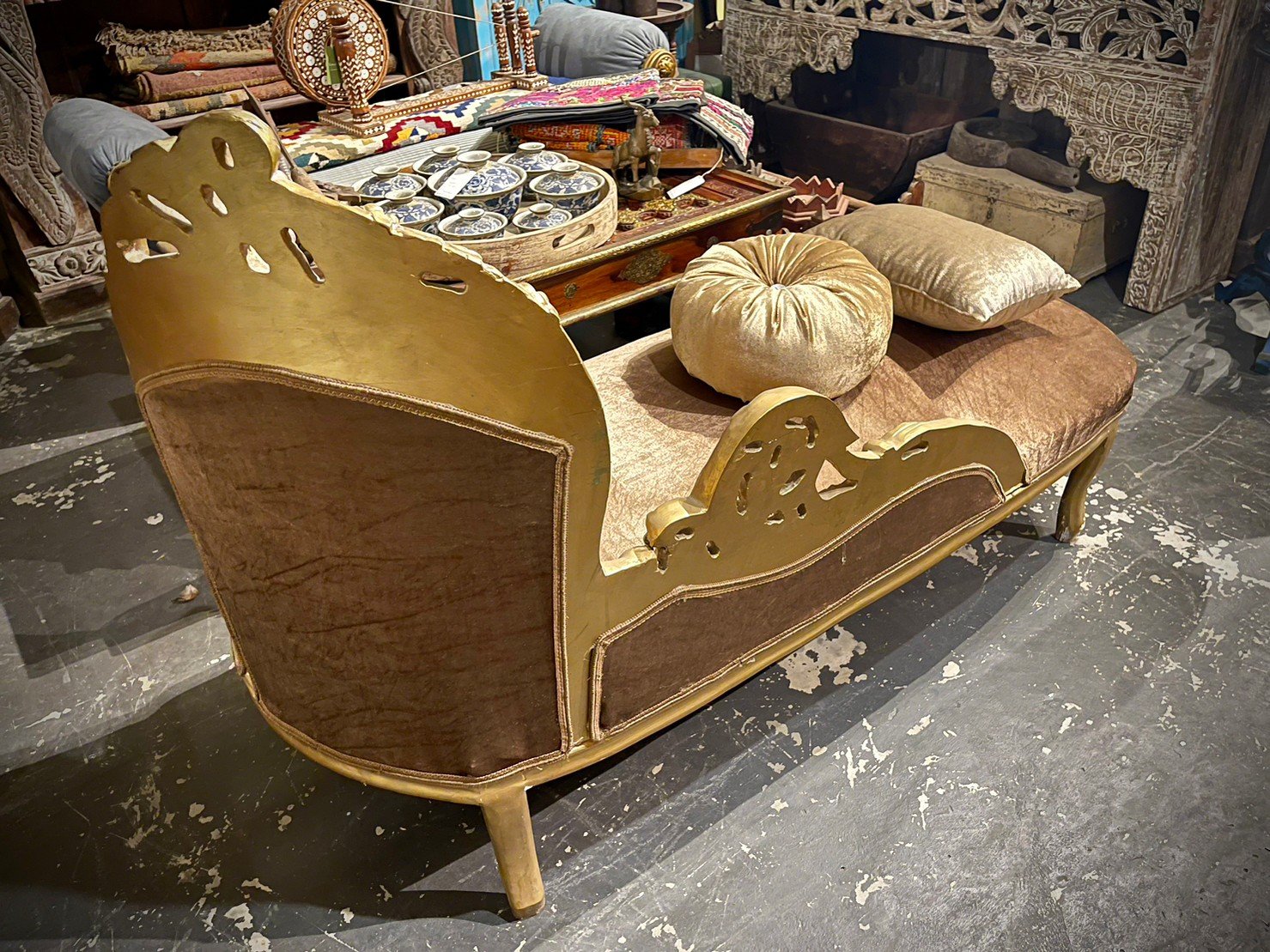  gold frame day bed