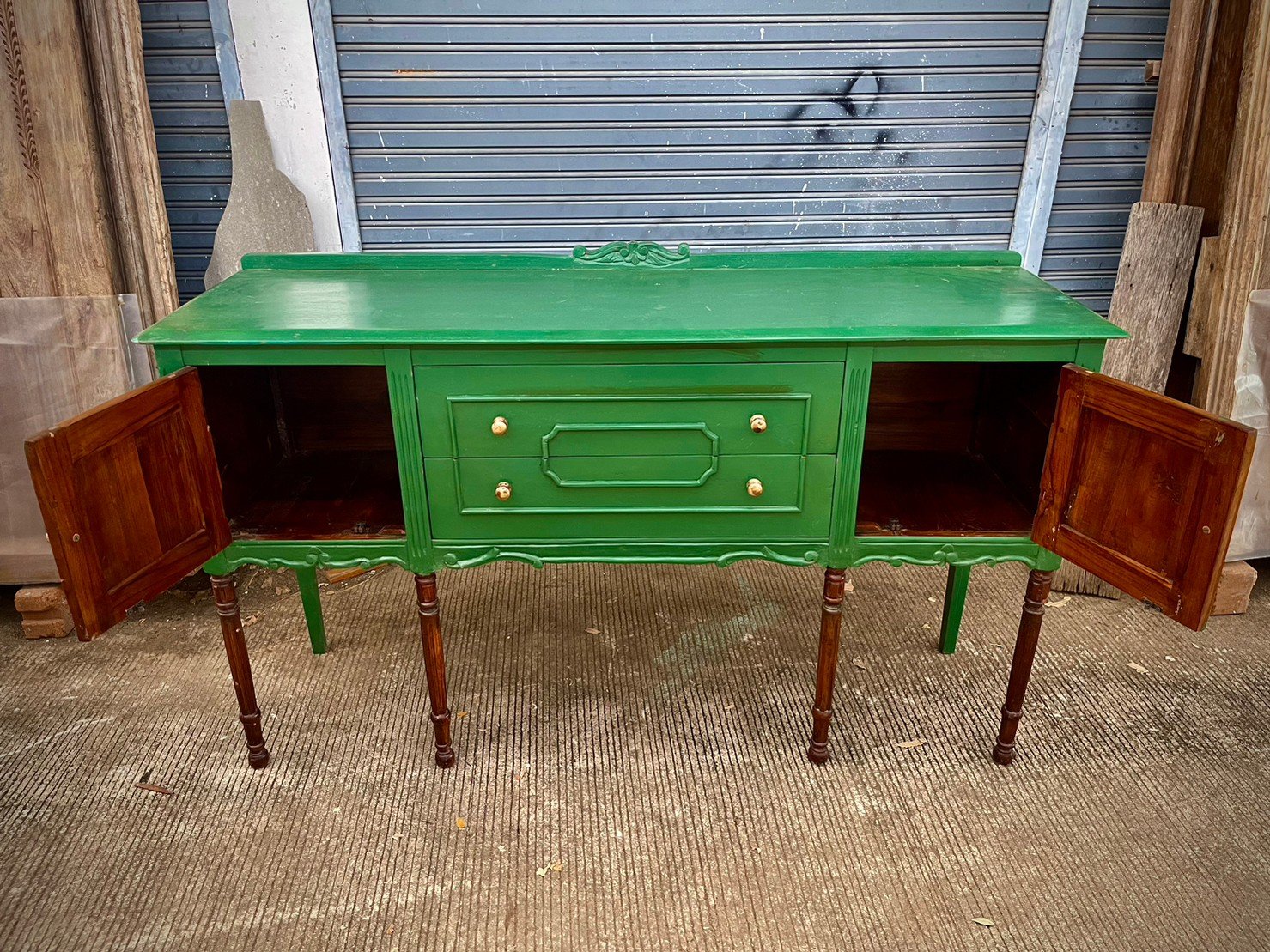 green storage console