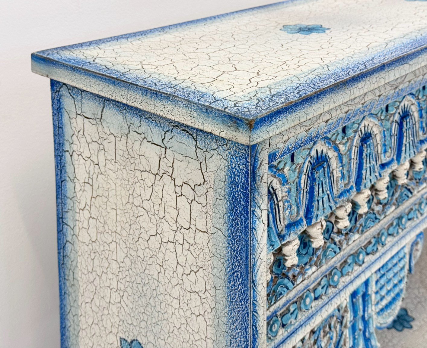 Hail Console Table – Vibrant Teal-Blue Distressed Finish, Intricately Carved Apron with Arches & Openwork, Tapered Legs, Low-Set Open Shelf, Mango Wood, Painted Finish (150 × 38 × 90 cm) - RIVO HOMES
