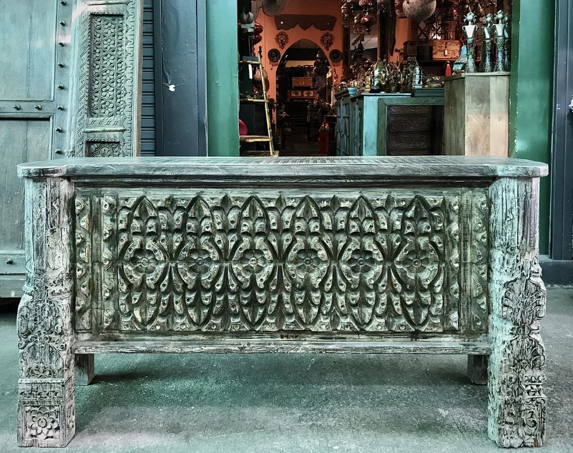 Heavy Corner Pillar Console Table – Large Wood Console Table with Jali Lattice Apron W148 x D42 x H77 cm. - RIVO HOMES