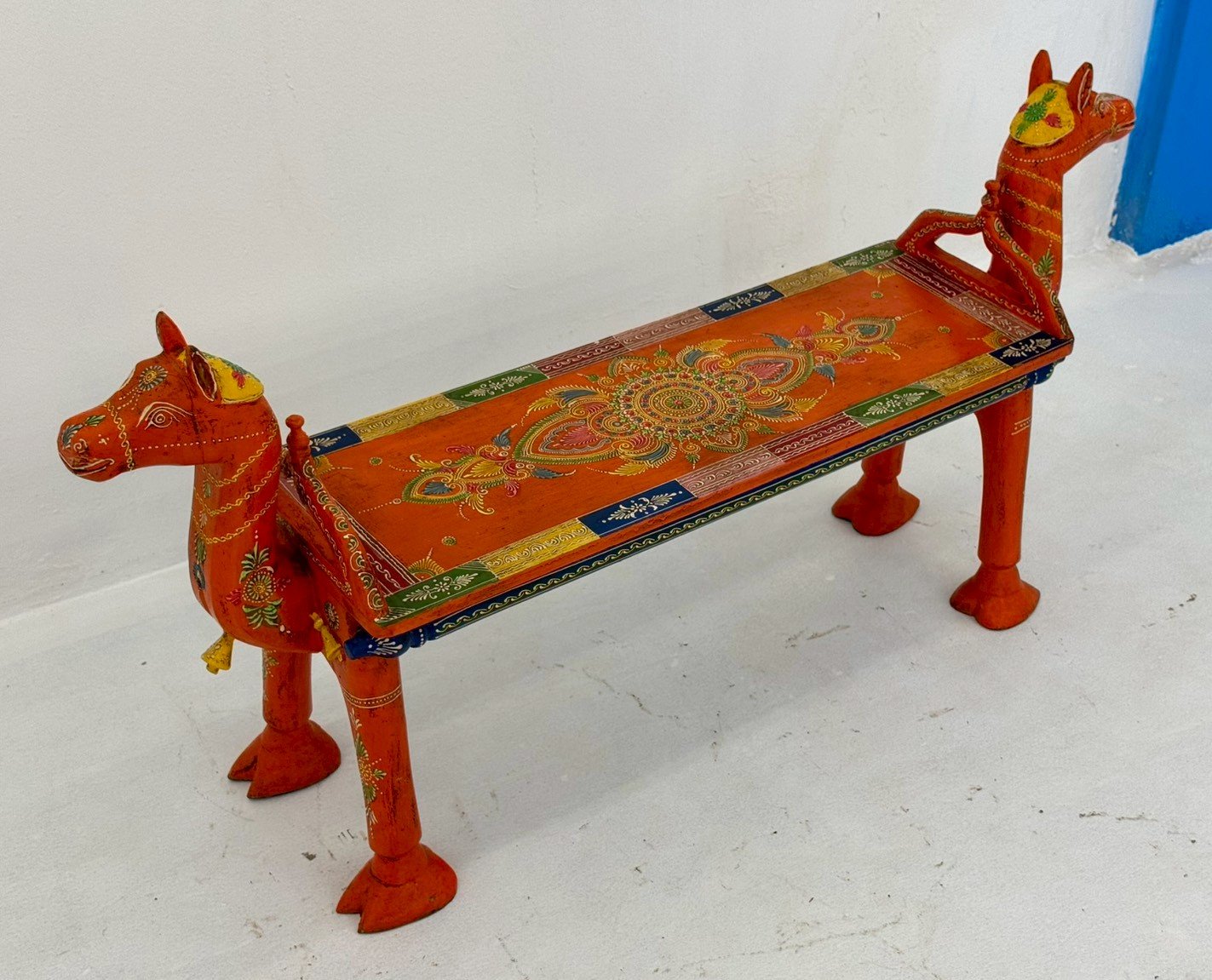 Horse Heads Wooden Bench – Painted Wooden Bench with Horse-Head Armrests W128 x D30 x H63 cm - RIVO HOMES