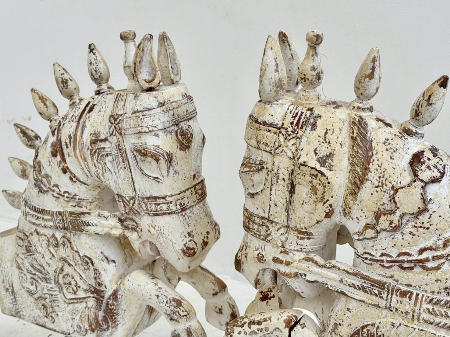  horse bust statue