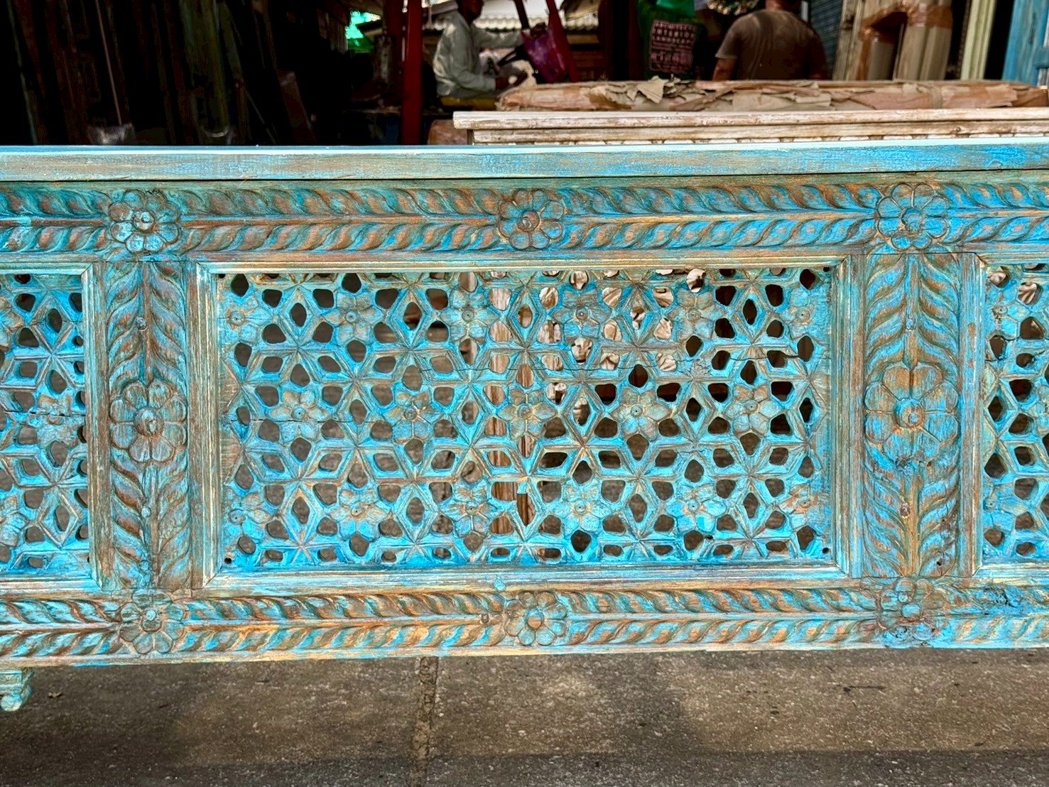 jali carved console