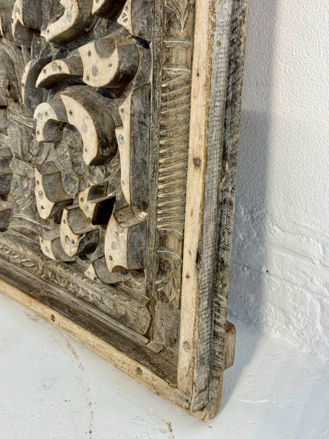 Jarokha Lattice Wooden Panel – Hand Carved Wood Panel with Arched Frame W64 x D10 x H83 cm - RIVO HOMES