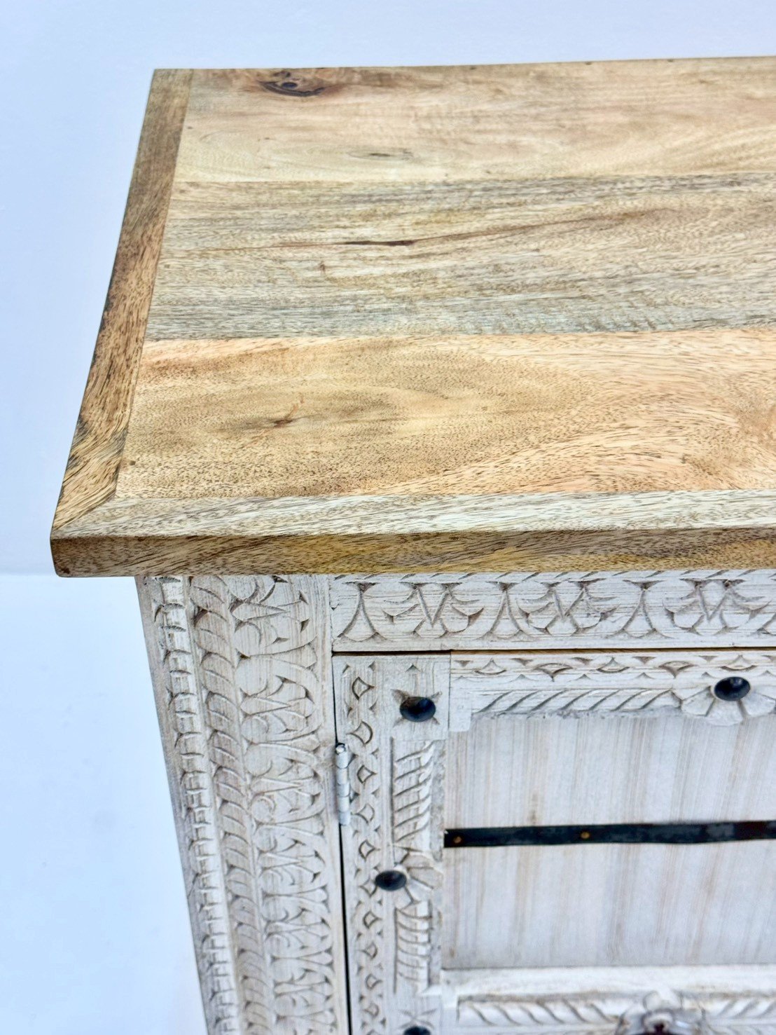 kitchen cabinet