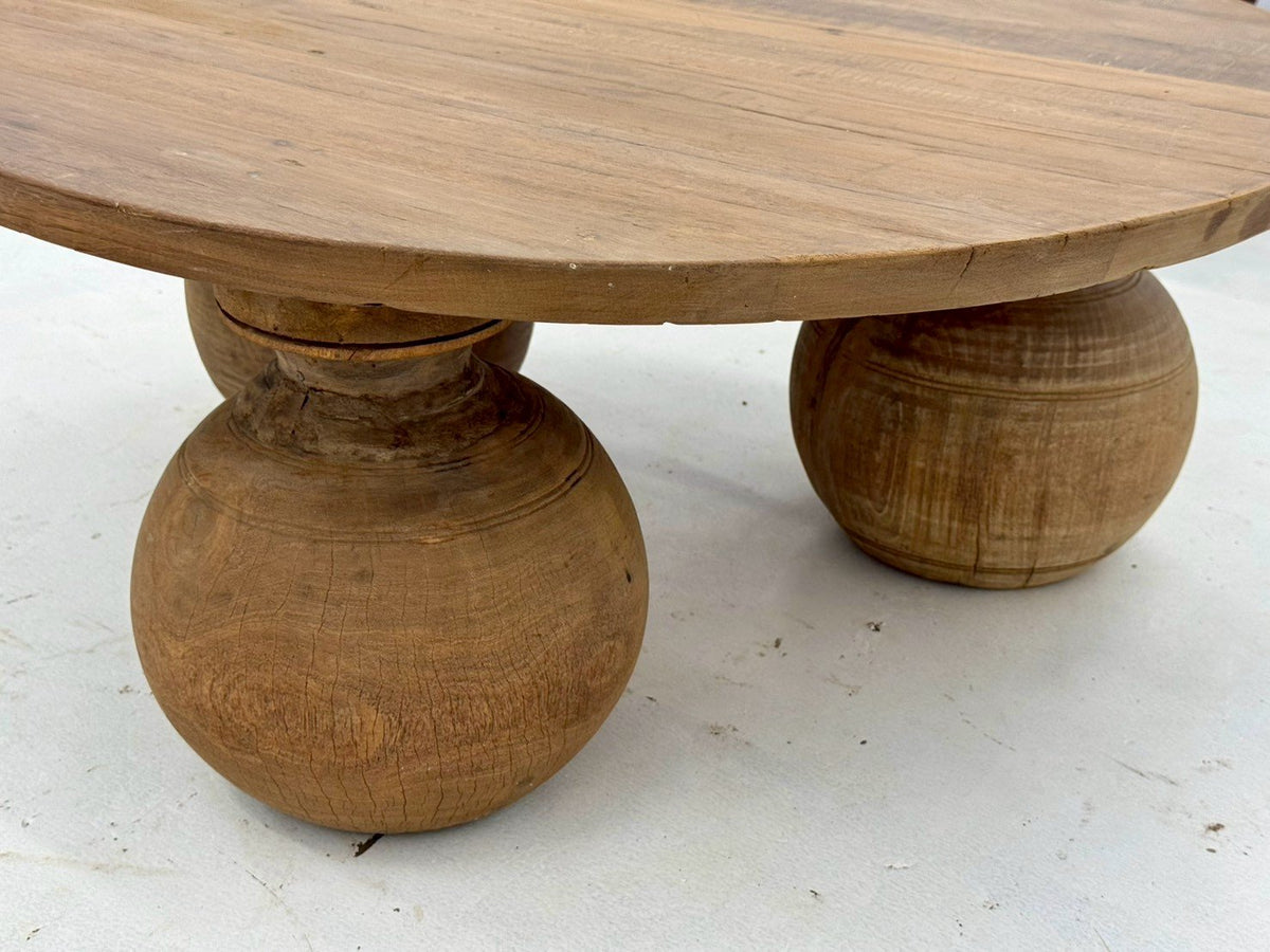 Large Sphere Legs Coffee Table – Stylish Coffee Table with Sculptural Turned Legs W90 x D90 x H38 cm - RIVO HOMES