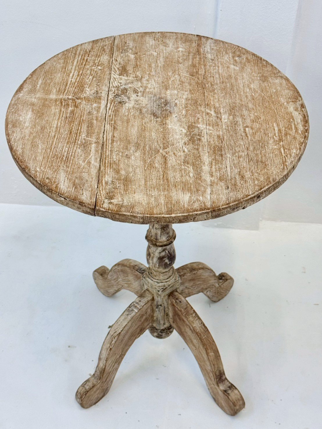  living room accent table