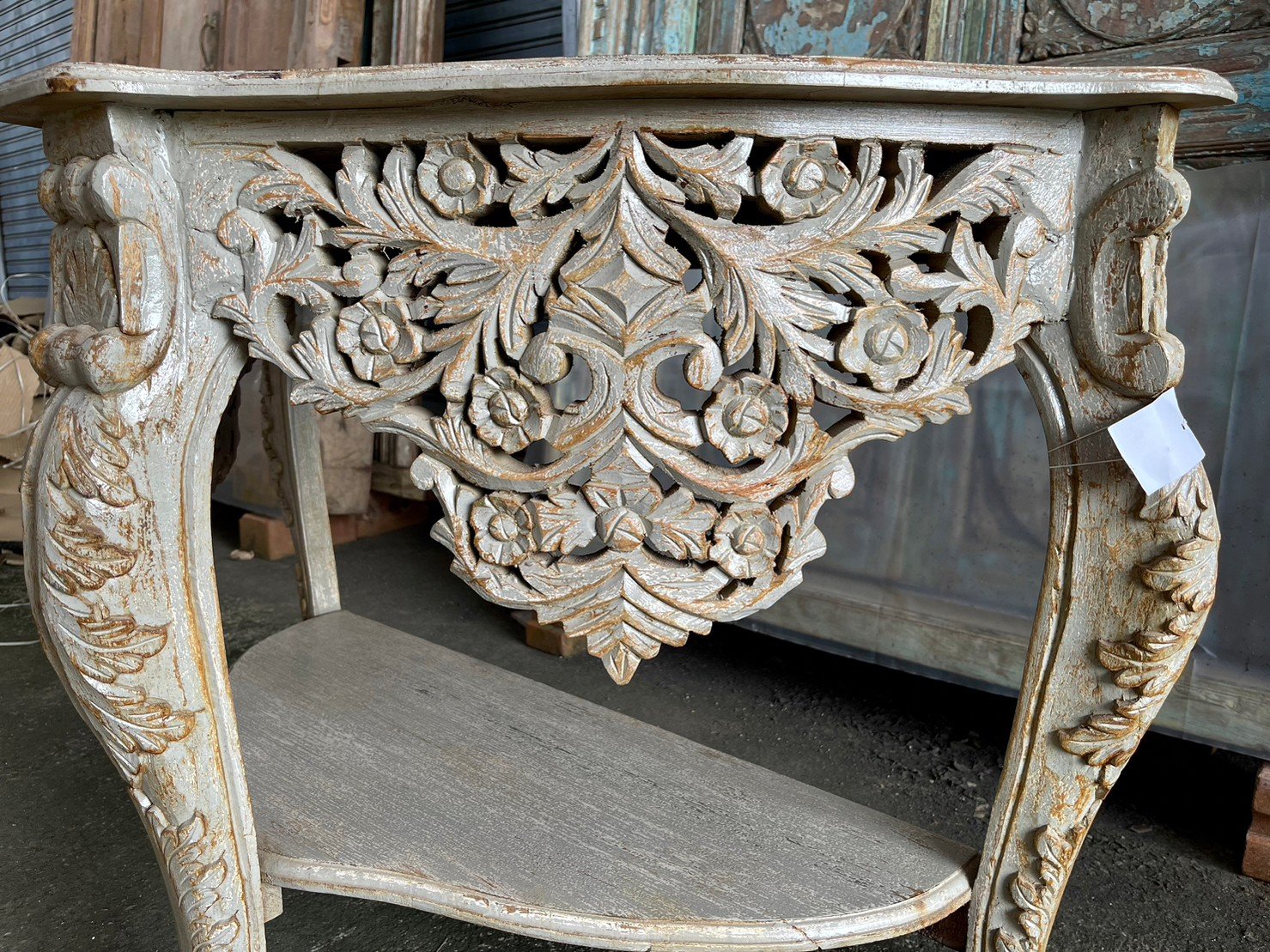  lower shelf table