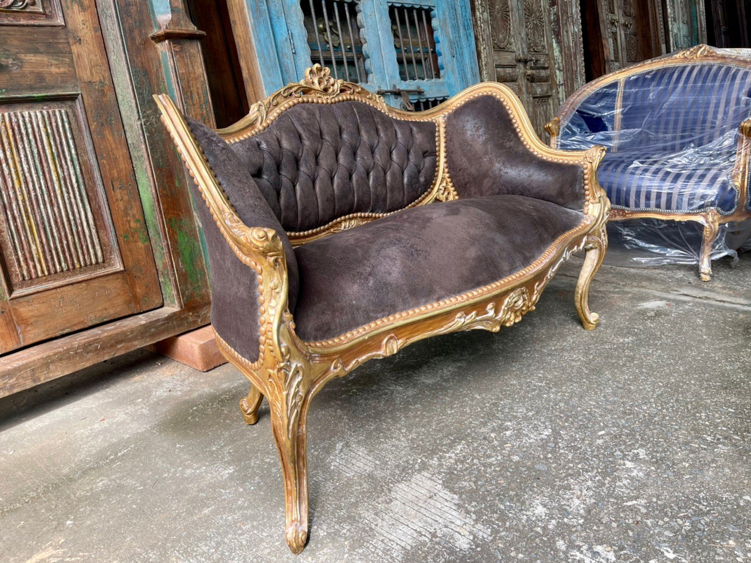 luxury Wood Sofa